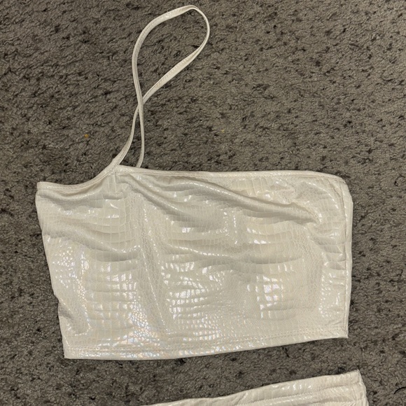 Matching set - Picture 2 of 3